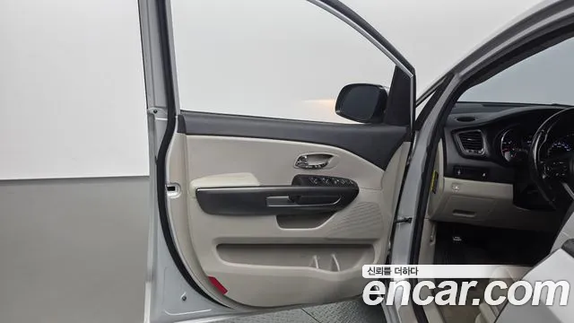 Kia Carnival 2018 thumb 6