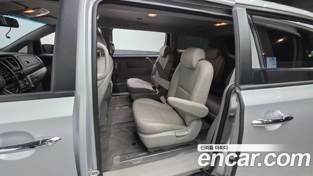 Kia Carnival 2018 thumb 3