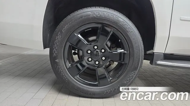 Chevrolet Suburban 2017 thumb 5