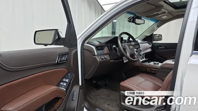 Chevrolet Suburban 2017 thumb 11