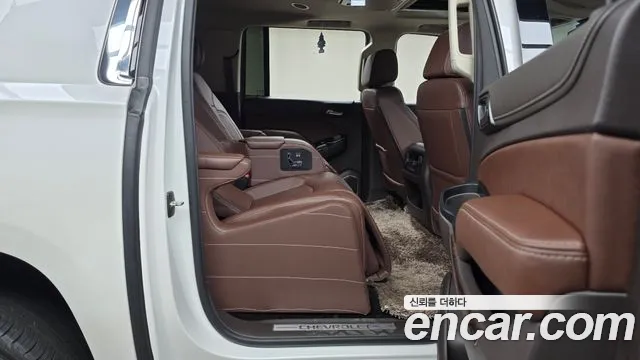 Chevrolet Suburban 2017 thumb 8