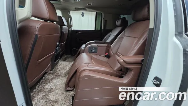 Chevrolet Suburban 2017 thumb 10