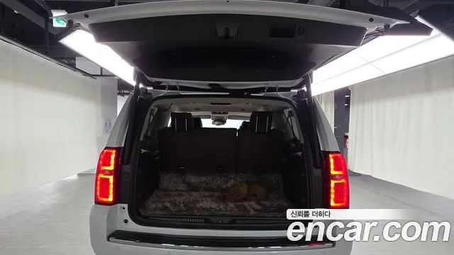 Chevrolet Suburban 2017 thumb 6