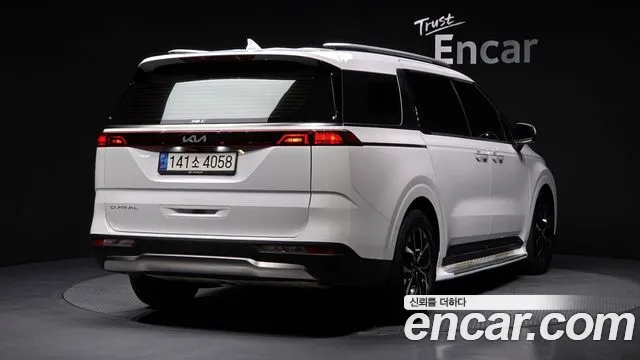 Kia Carnival 2021 thumb 2