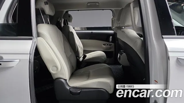 Kia Carnival 2021 thumb 11