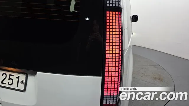Hyundai Staria 2022 thumb 12