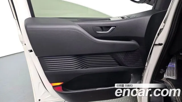 Hyundai Staria 2022 thumb 9