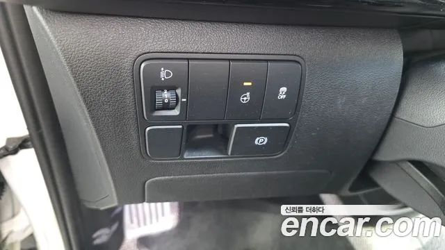 Hyundai Staria 2022 thumb 2