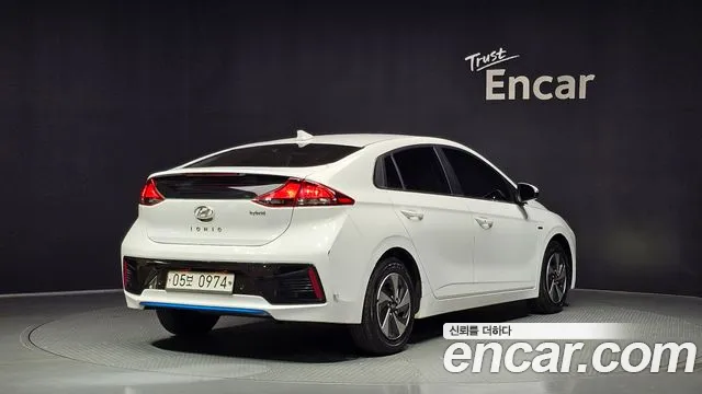 Hyundai Ioniq Hybrid 2016 thumb 3