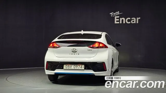 Hyundai Ioniq Hybrid 2016 thumb 9