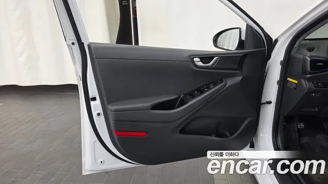 Hyundai Ioniq Hybrid 2016 thumb 6
