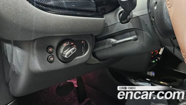 Mini Cooper Clubman 2019 thumb 10