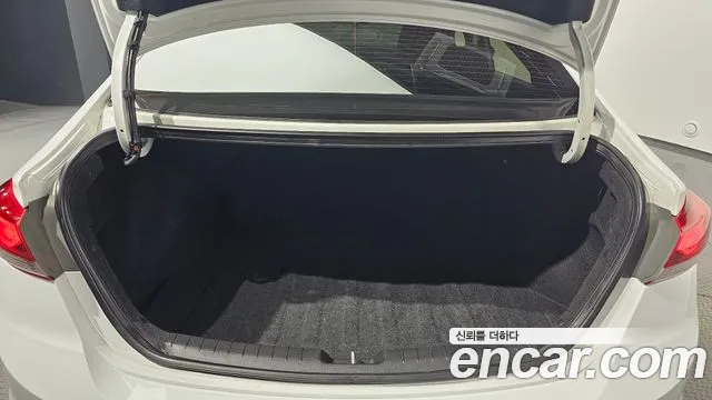 Hyundai Avante 2017 thumb 10