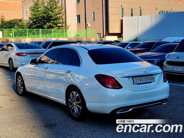 Mercedes-Benz C-Class 2016 thumb 3