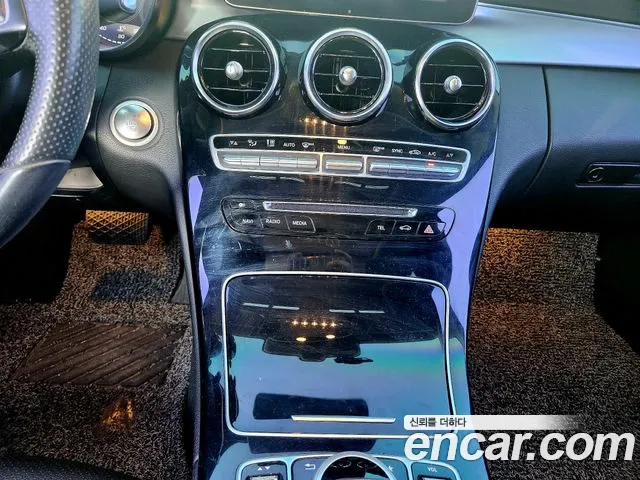 Mercedes-Benz C-Class 2016 thumb 4