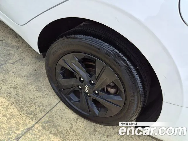 Hyundai Elantra 2023 thumb 6