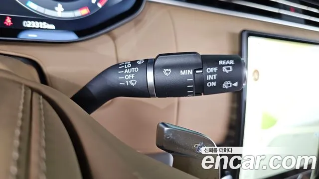 Land Rover Range Rover 2023 thumb 12