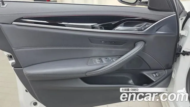 BMW 5 серии 2021 thumb 11