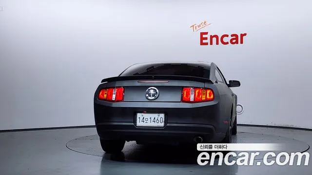Ford Mustang 2010 thumb 5