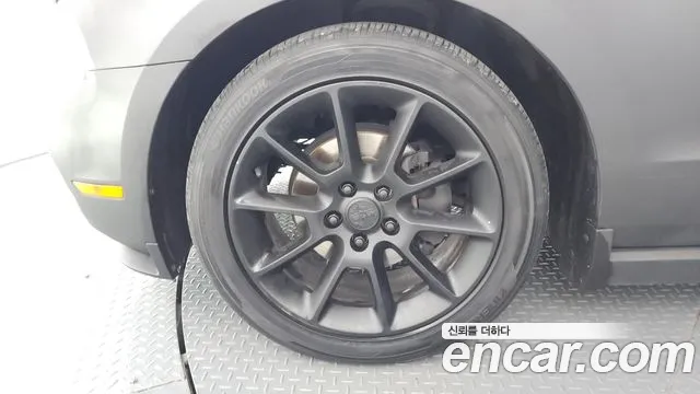 Ford Mustang 2010 thumb 7