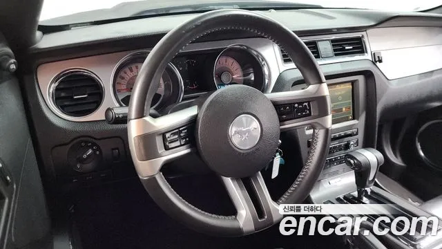 Ford Mustang 2010 thumb 4