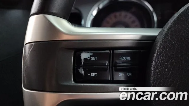 Ford Mustang 2010 thumb 10