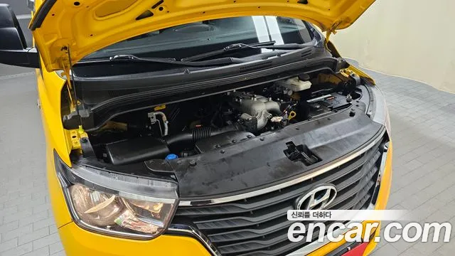 Hyundai Staria 2018 thumb 6