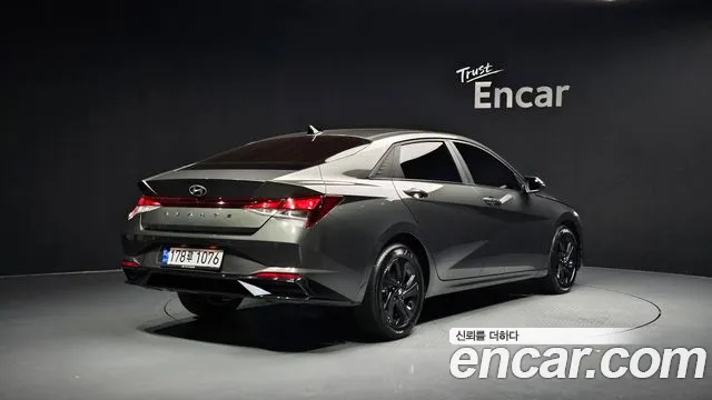 Hyundai Elantra 2023 thumb 3