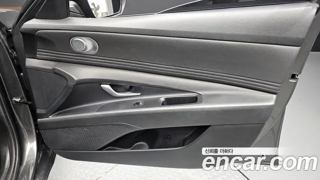 Hyundai Elantra 2023 thumb 2