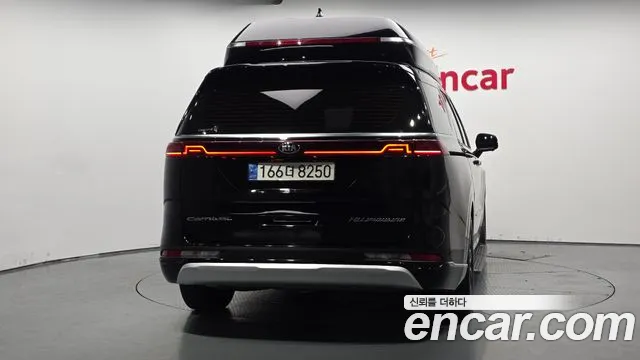 Kia Carnival 2021 thumb 4