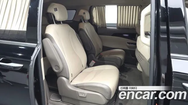 Kia Carnival 2021 thumb 11