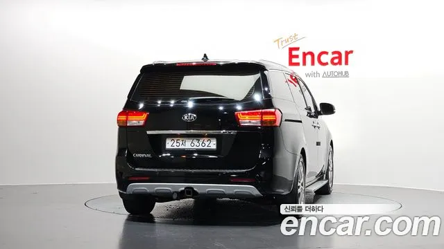 Kia Carnival 2018 thumb 12
