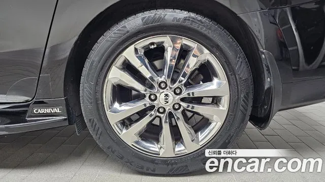 Kia Carnival 2018 thumb 4