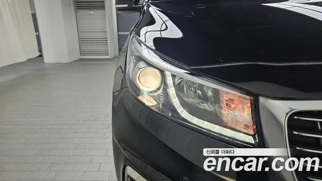 Kia Carnival 2018 thumb 2
