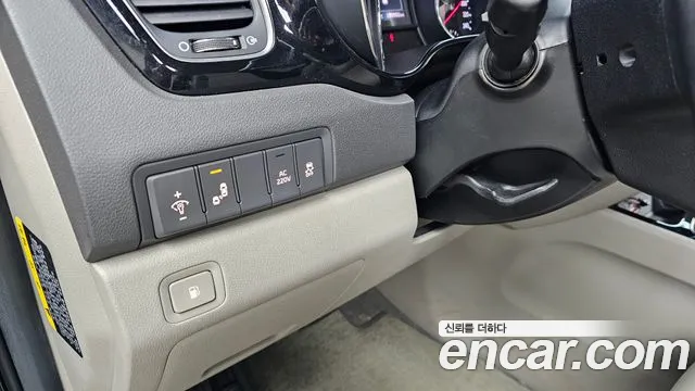 Kia Carnival 2018 thumb 5