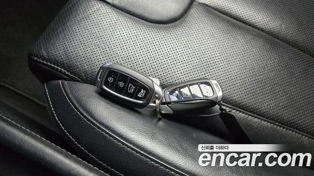 Hyundai Santa Fe 2018 thumb 8