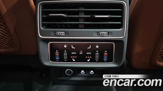 Audi Q7 2023 thumb 2
