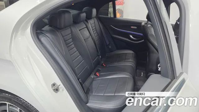 Mercedes-Benz E-Class 2020 thumb 8