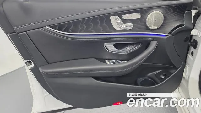 Mercedes-Benz E-Class 2020 thumb 4