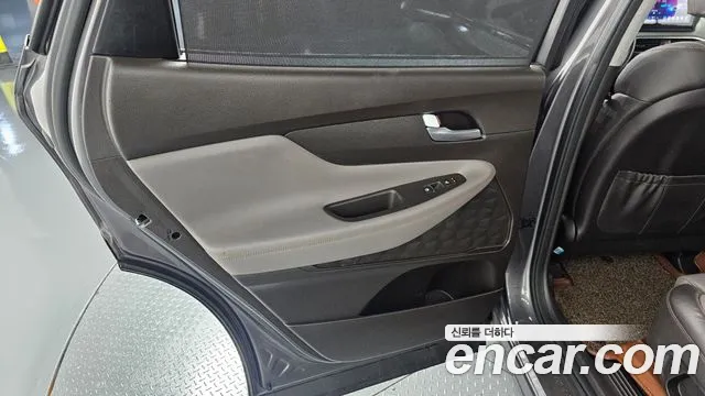 Hyundai Santa Fe 2018 thumb 3