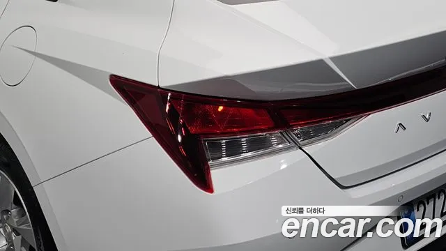 Hyundai Elantra 2023 thumb 2