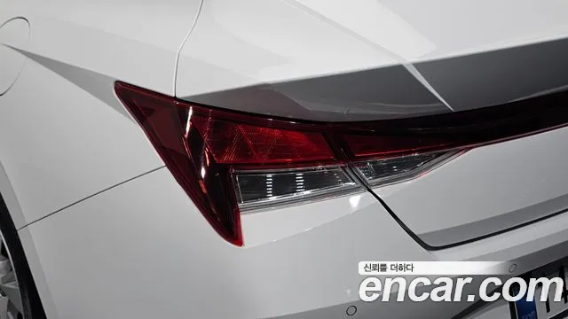 Hyundai Elantra 2023 thumb 9