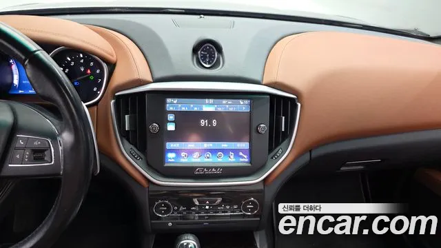 Maserati Ghibli 2014 thumb 12