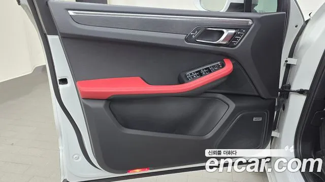 Porsche Macan 2020 thumb 10