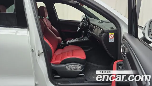 Porsche Macan 2020 thumb 9