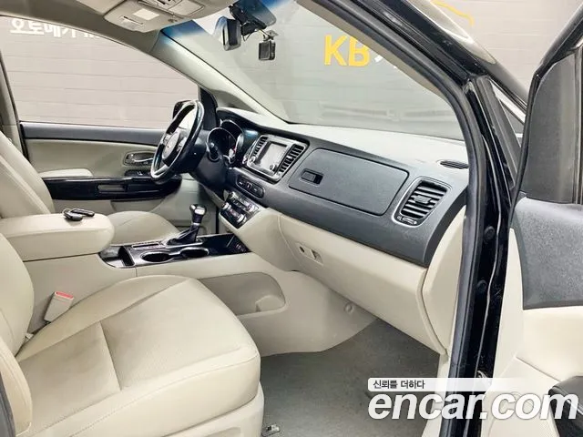 Kia Carnival 2019 thumb 4