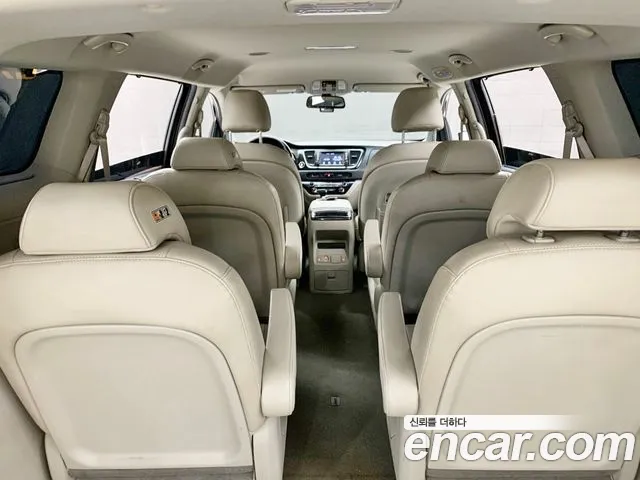Kia Carnival 2019 thumb 5