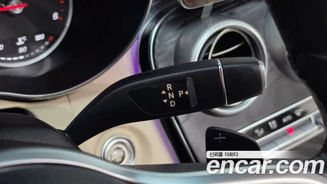 Mercedes-Benz C-Class 2019 thumb 10