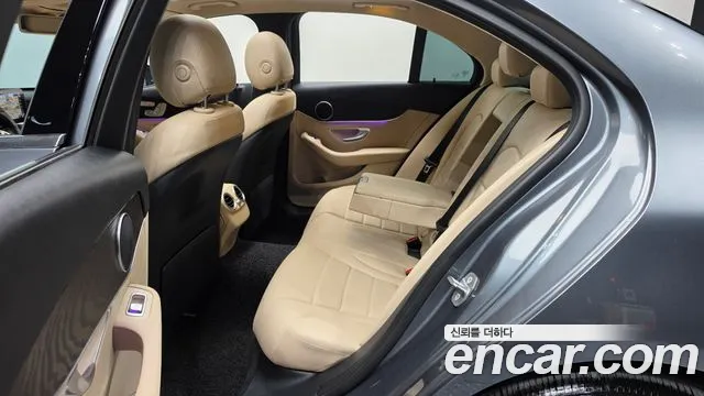 Mercedes-Benz C-Class 2019 thumb 4