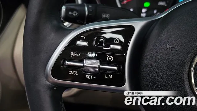 Mercedes-Benz C-Class 2019 thumb 11